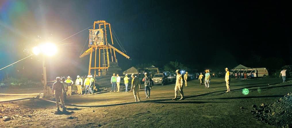 Continúan las labores de rescate de al menos 10 trabajadores que quedaron atrapados en una mina al norte de México