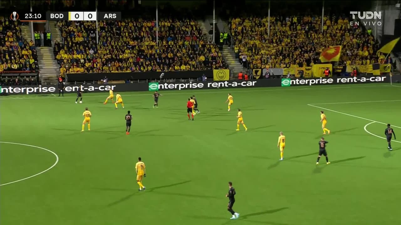 ¡GOL!  anota para Arsenal. Bukayo Saka