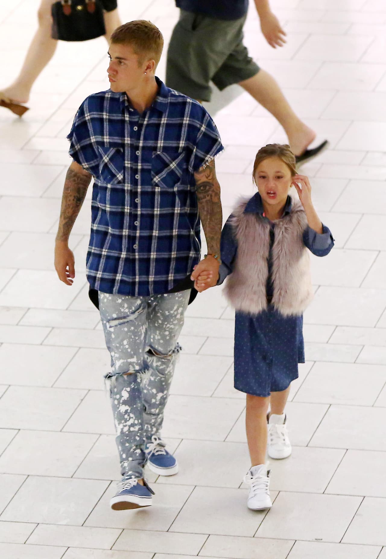 Justin la cuida como si fuera la joya más preciada.