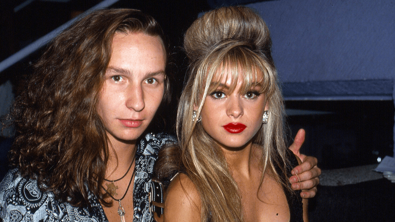 Ambas cantantes realizaron una gira de conciertos juntas por ciudades de EEUU hace solo unas semanas atrás. Verlas por primera vez en un escenario llamó la atención luego de años de rivalidad entre ellas por
<b><a href="https://www.univision.com/famosos/alejandra-guzman-paulina-rubio-erik-rubin-gira-conciertos" target="_blank">un viejo amor: Erik Rubín. </a></b>
<br>