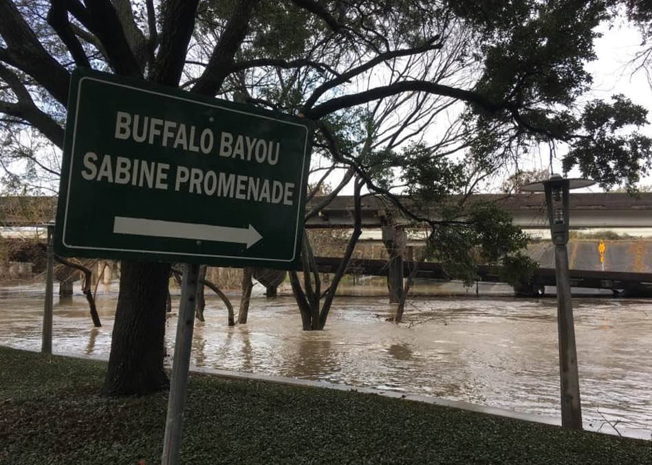 Así luce el arroyo Buffalo tras las lluvias. (Foto cortesía de Mariana Oyanguren, tomada en Buffalo Bayou).