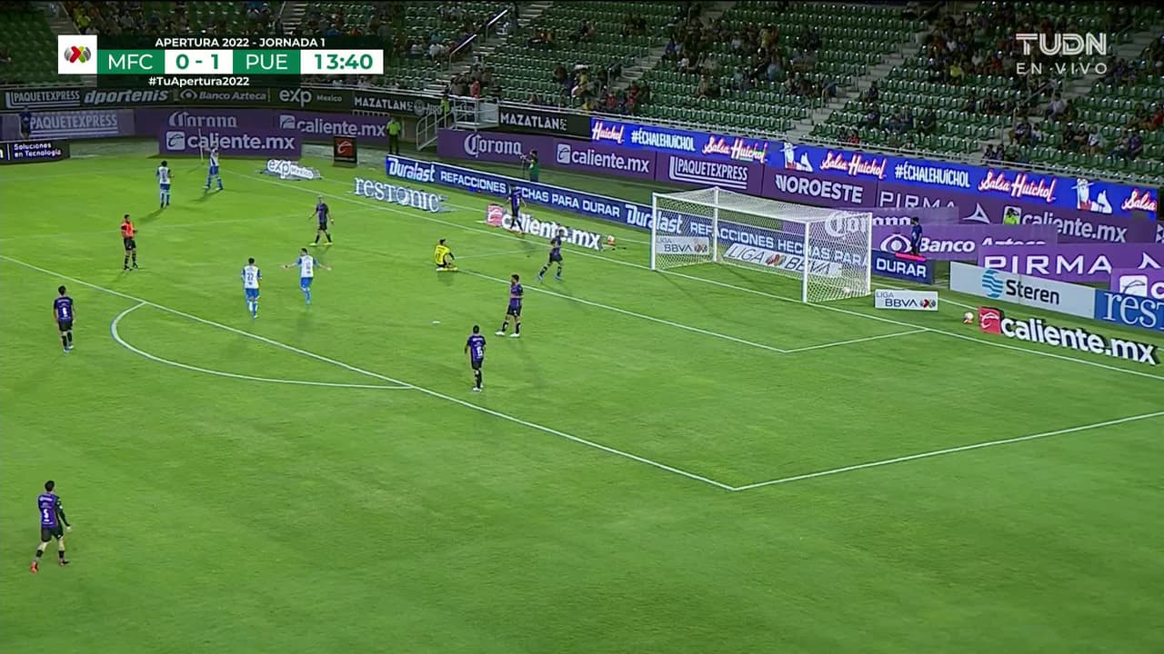 ¡GOL!  anota para Puebla. Fernando Aristeguieta