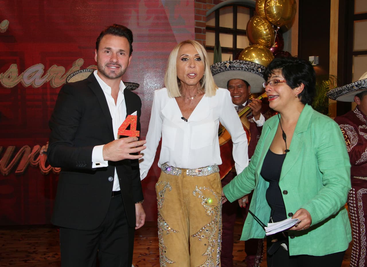 <a href="https://www.univision.com/famosos/en-fotos-laura-bozzo-y-cristian-zuarez-su-recuento-de-17-anos-de-amor-que-acabo-por-una-infidelidad-fotos#6cfffda20001" target="_blank">La relación de Cristian Zuarez y Laura Bozzo duró 17 años</a>, tiempo en el que —trascendió— él le pidió matrimonio nueve veces. Aunque unas fotos desataron el rumor de una supuesta infidelidad por parte del músico, 
<a href="https://www.youtube.com/watch?v=UFk5y8vgP2s" target="_blank">él asegura que se fallaron mutuamente.</a>