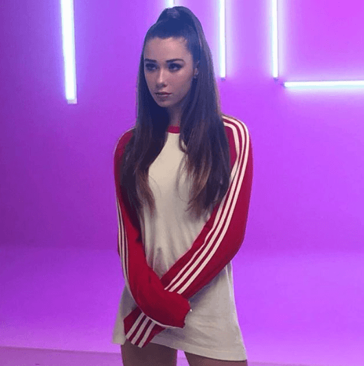 Sin embargo, 
<a href="https://www.instagram.com/p/Bni3lmAHrOo/?taken-by=robertadamiann" target="_blank">Roberta</a> aseguró a través de su perfil de Instagram que ha sido blanco de críticas debido a que protagoniza 'Like, la leyenda', proyecto producido por su padre. “[...] Para mí no ha sido nada fácil enfrentarme al día a día con gente diciéndome 'estás ahí porque eres la hija de' o 'si no fueras su hija no estarías actuando', entre muchas otras cosas [...]", aseguró la joven actriz.