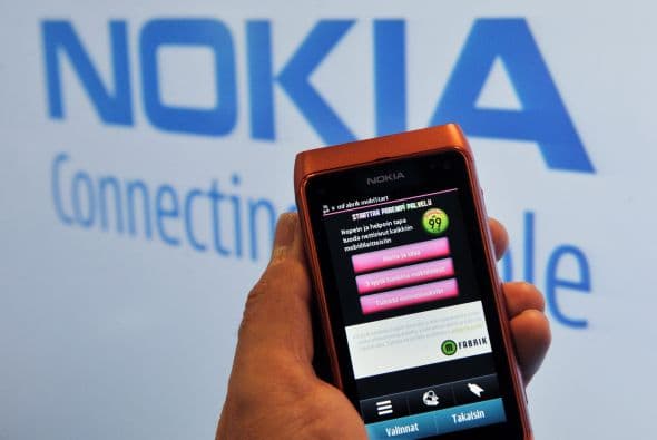 NOKIA- En el primer trimestre de 2011 se vendieron un total de 428 millones de teléfonos móviles a nivel mundial, de los cuales Nokia sólo vendió 25%, la razón según especialistas es la constante lucha en el mercado entre los grandes corporativos como Apple, Samsung, RIM y HTC.