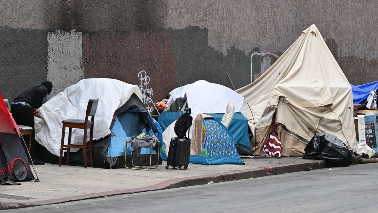"Tenemos una responsabilidad moral": preocupación por miles de estudiantes sin vivienda en Los Ángeles