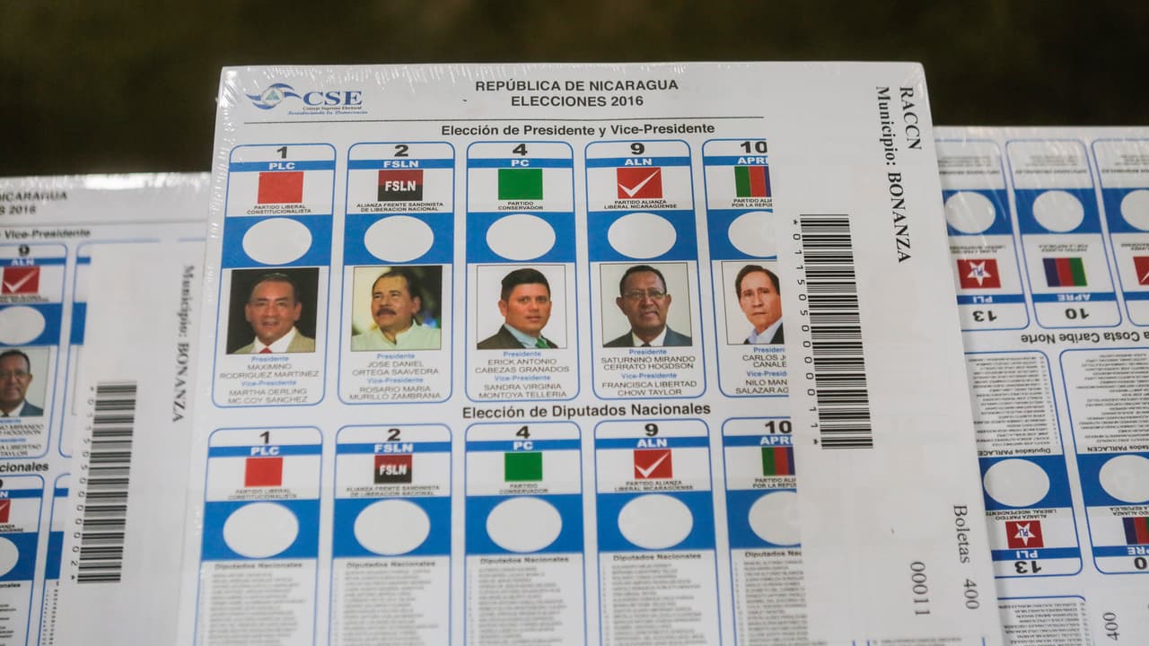 Además de Ortega, compiten otros cinco candidatos que la oposición ha calificado como "colaboracionistas" del gobierno.