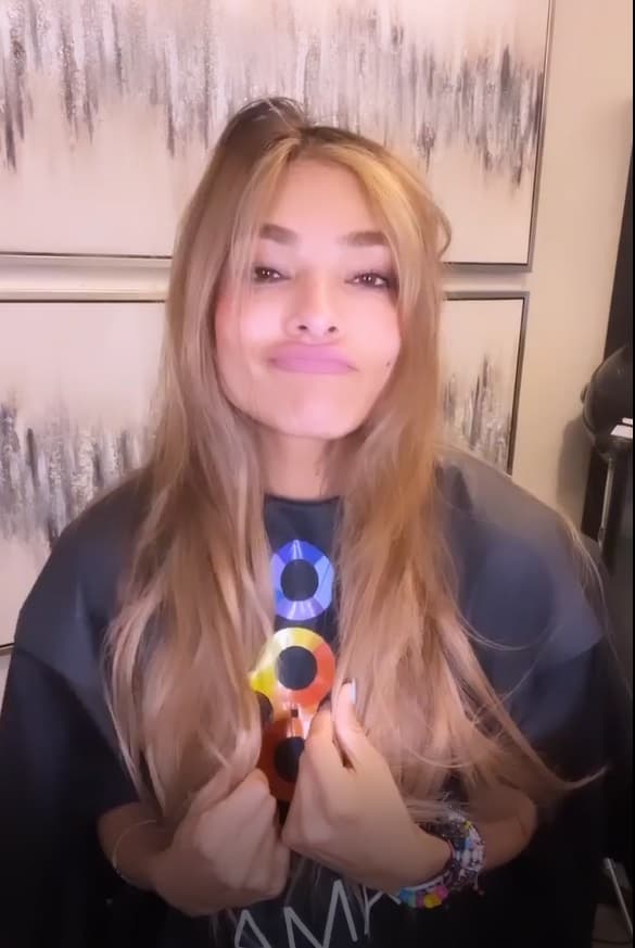 "¿Por qué no?, ¿Por qué no?", escribió la actriz al pie de un video que compartió en redes sociales en el que muestra su transformación.