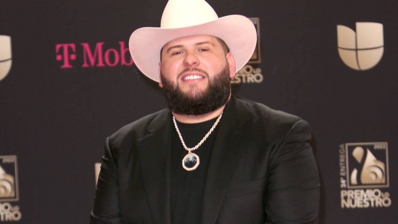 El Fantasma es tan alto que no cabe en las camas regulares, pero ya encontró una solución