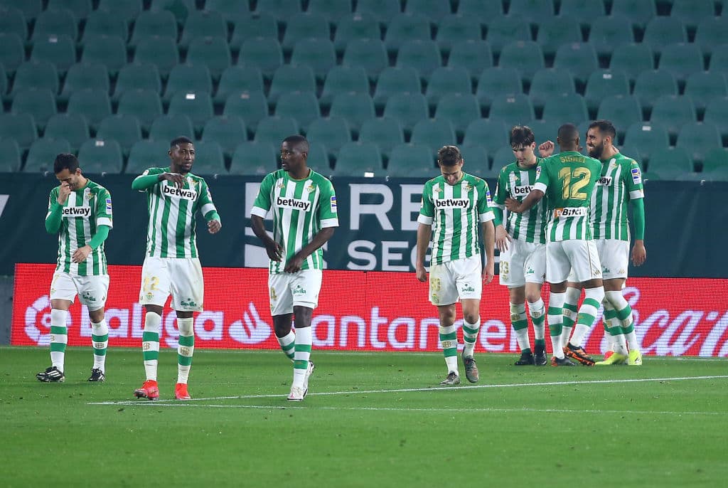 El Betis de Guardado venció al Getafe en la J24 de La Liga | Borja Iglesias definió el cotejo desde los once pasos; los de Pellegrini se acercan a competiciones de la UEFA.