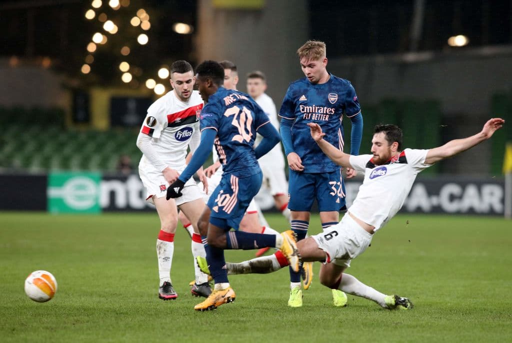 El Arsenal se impone al Dundalk 4-2. Los goles para el equipo irlandés corrieron a cargo de Flores y Hoaré, mientras que para los 'Gunners', Nketiah, El Nenni, Willock y Balogun le dieron la victoria a su equipo, pasando invictos a la siguiente ronda de la Europa League.
