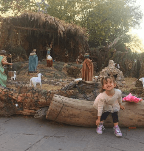 Aunque su mamá quiere guardar en foto cada instante, Michelle no siempre coopera a la hora de sonreír.