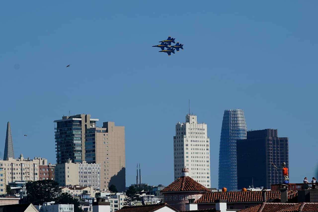 Los 'Ángeles azules' y otros equipos de acróbatas aéreos suelen surcar los cielos de la Bahía de San Francisco ante los ojos de cientos miles de espectadores que llegan a la ciudad desde todas partes de Estados Unidos.