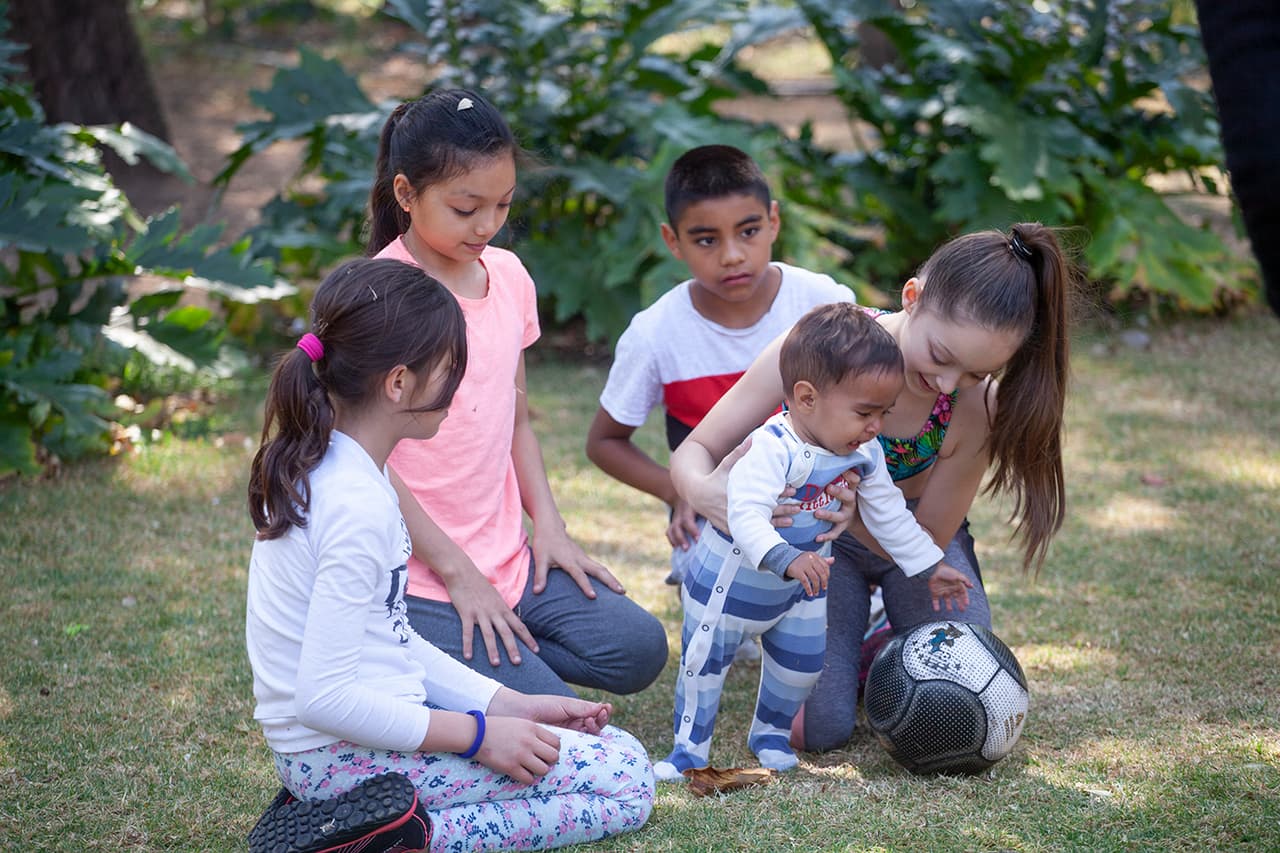 Domingo a domingo veremos a niños jugando, divirtiéndose con sketches y mostrando que para el talento no hay edad. Sin embargo, antes que triunfar en el medio del espectáculo están los objetivos que cada uno quiere lograr una vez que obtenga el premio.