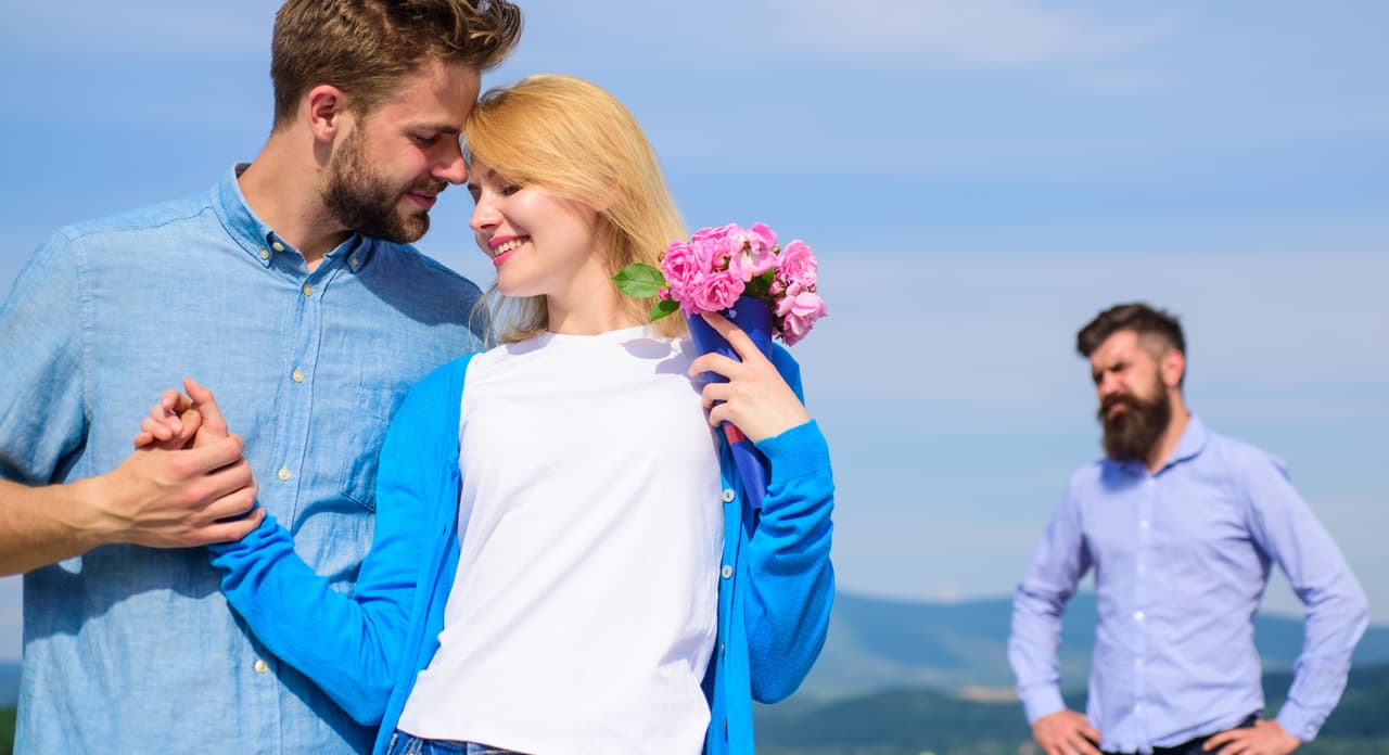 <b>Olvídate de tus ex. </b>Salvo que tu galán te lo pida, evita hablar de tus ex en la primera cita, pues darás la impresión de que aún no superas esa ruptura y que, por consiguiente, ese pasado sigue muy presente en tu cabeza.