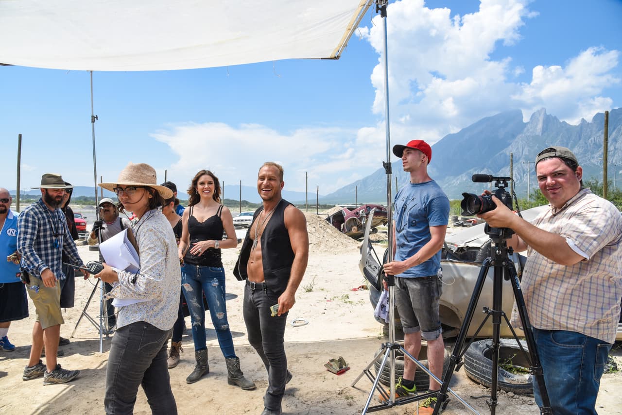 Marlene Favela y Salvador Zerboni son los protagonistas de esta historia de desamor y en las fotos, se puede apreciar la buena convivencia entre ellos y la agrupación norteña.