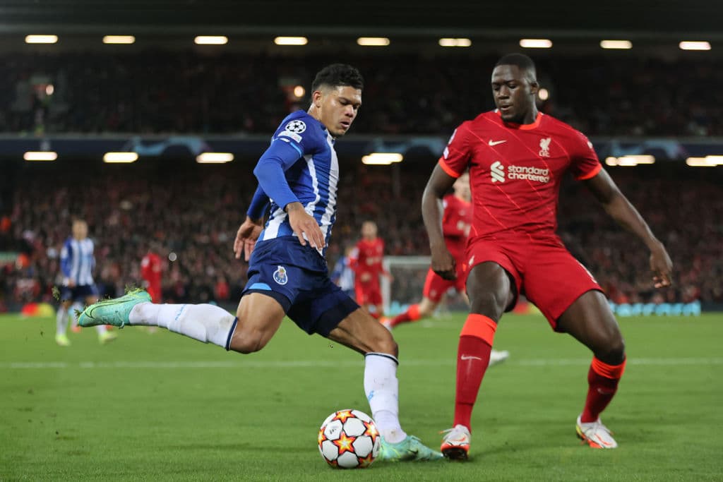 Con tantos de Thiago Alcántara y Mohamed Salah, el Liverpool camina a la victoria 2-0 sobre el Porto.