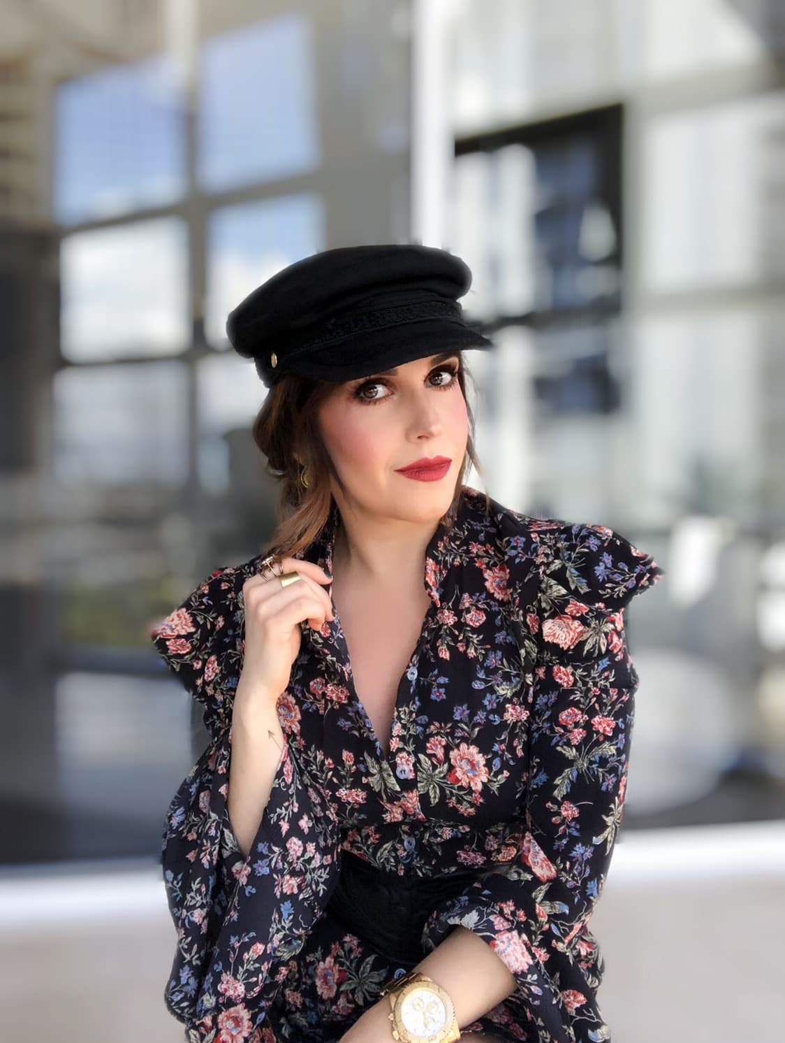 La locutora de K-Love 107.5,
<b>Erika Reyna</b>, también se unió a este listado con todo y gorro.