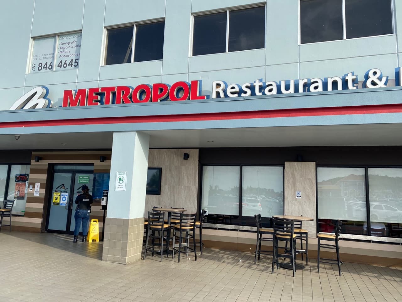 Salud ordena cierre de establecimiento de Metropol en Barceloneta por incumplir con medidas de protección contra el coronavirus

 