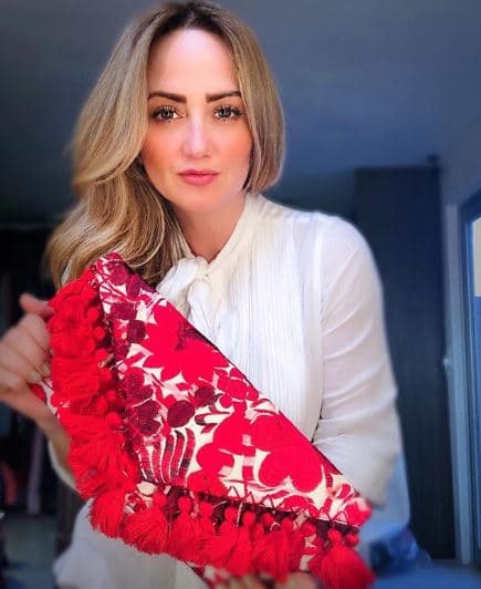 Andrea Legarreta reaccionó indignada, el pasado martes, luego de que la revista 
<b><a href="http://www.tvnotas.com.mx/noticias-espectaculos-mexico/andrea-legarreta-decia-que-era-la-primera-dama-de-televisa-alfredo" target="_blank">TV Notas publicara una entrevista que le hizo a Alfredo Adame</a></b>, en la cual el actor aceptó que él era quien se escuchaba en el audio donde además de imputarle ser infiel, decía que a 
<b>Erik Rubín</b>, esposo de la conductora de Hoy, se le conocía como "el unicornio".