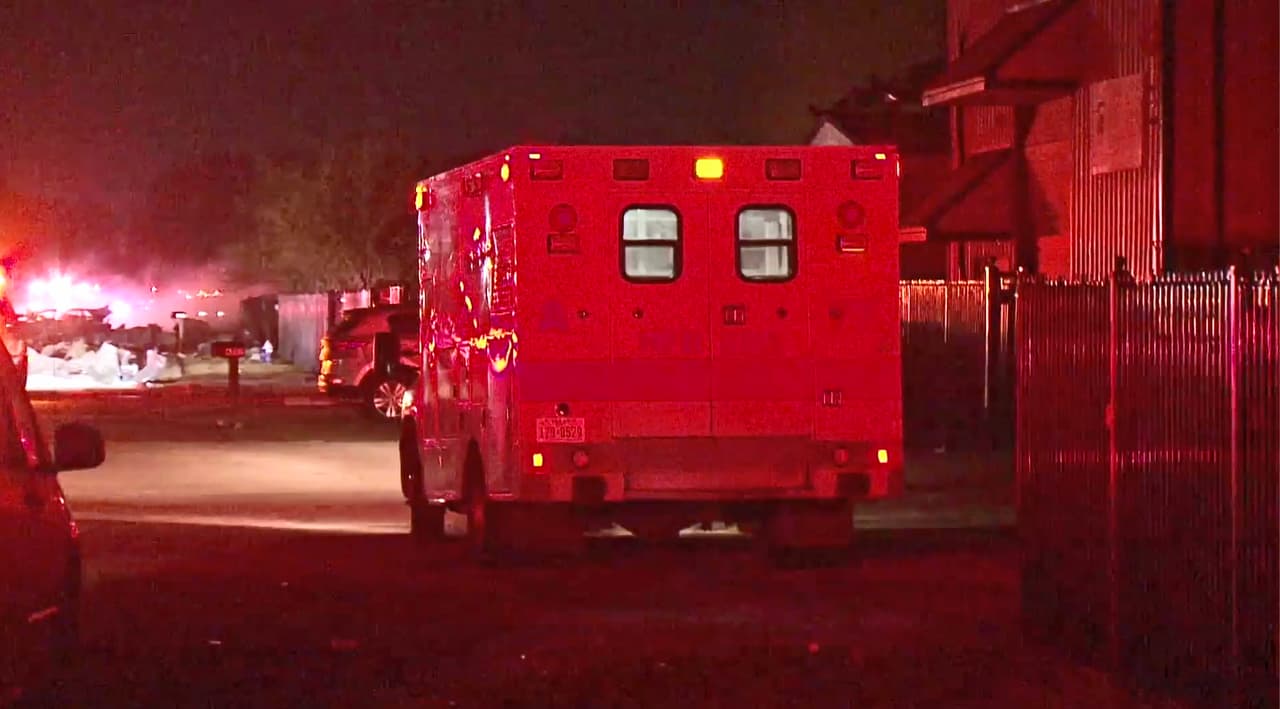 Las autoridades tienen bloqueadas varias cuadras a la redonda de donde ocurrió la explosión. "Todo el tráfico debe evitar la zona entre las calles Gessner, Genard, Sefani y Clay”, se lee en un tuit de la policía local.