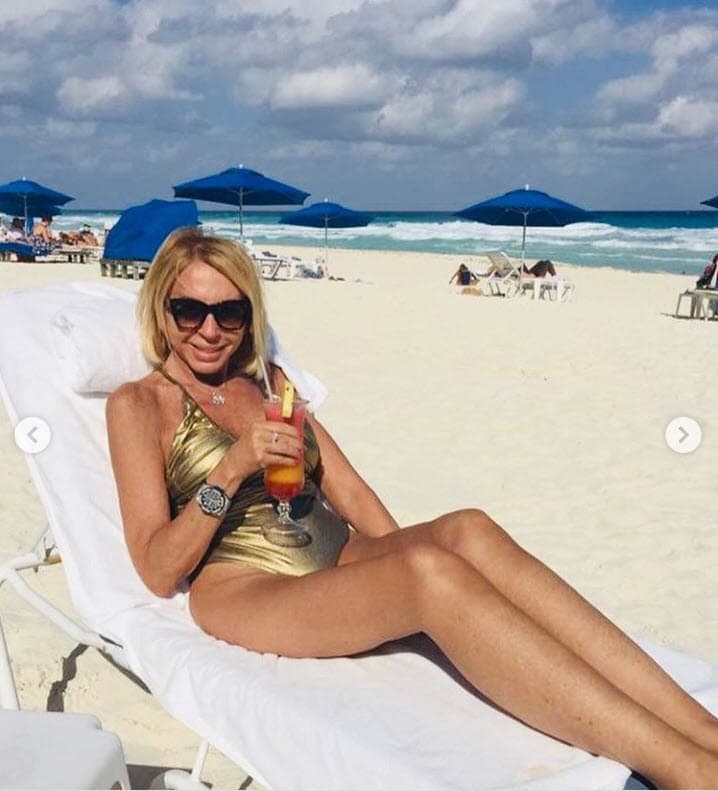 La colaboradora de El Gordo y la Flaca habló sobre el reciente matrimonio de su ex: "A Cristian y a todas las personas con las que en algún momento compartí mi vida les deseo que les vaya bien y sean felices. Estos dos años (que estuvo separada del argentino), puedo asegurarte que han sido de un gran aprendizaje para mí, más que cuando estuve con arresto domiciliario. No te voy a decir que he madurado, porque tengo el síndrome de Peter Pan, pero puedo decir que me siento bien conmigo misma", dijo en una entrevista que ofreció al sitio peruano 
<a href="https://trome.pe/espectaculos/laura-bozzo-felicita-a-cristian-zuarez-por-su-matrimonio-que-le-vaya-bien-noticia/" target="_blank">Trome</a>.