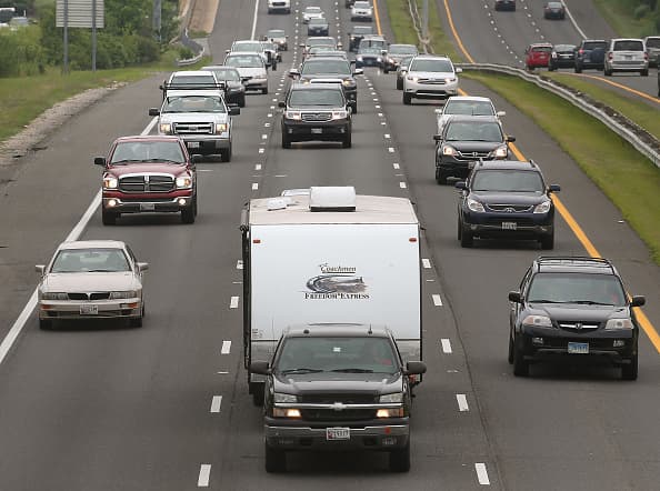 <b>“Esperamos que los tiempos de viaje a nivel nacional aumenten aproximadamente un 50% en comparación con los habituales. </b>Los conductores en las principales áreas metropolitanas deben estar preparados para sufrir muchos más retrasos”, explica Bob Pishue, analista de transporte de la empresa de datos de transporte INRIX.