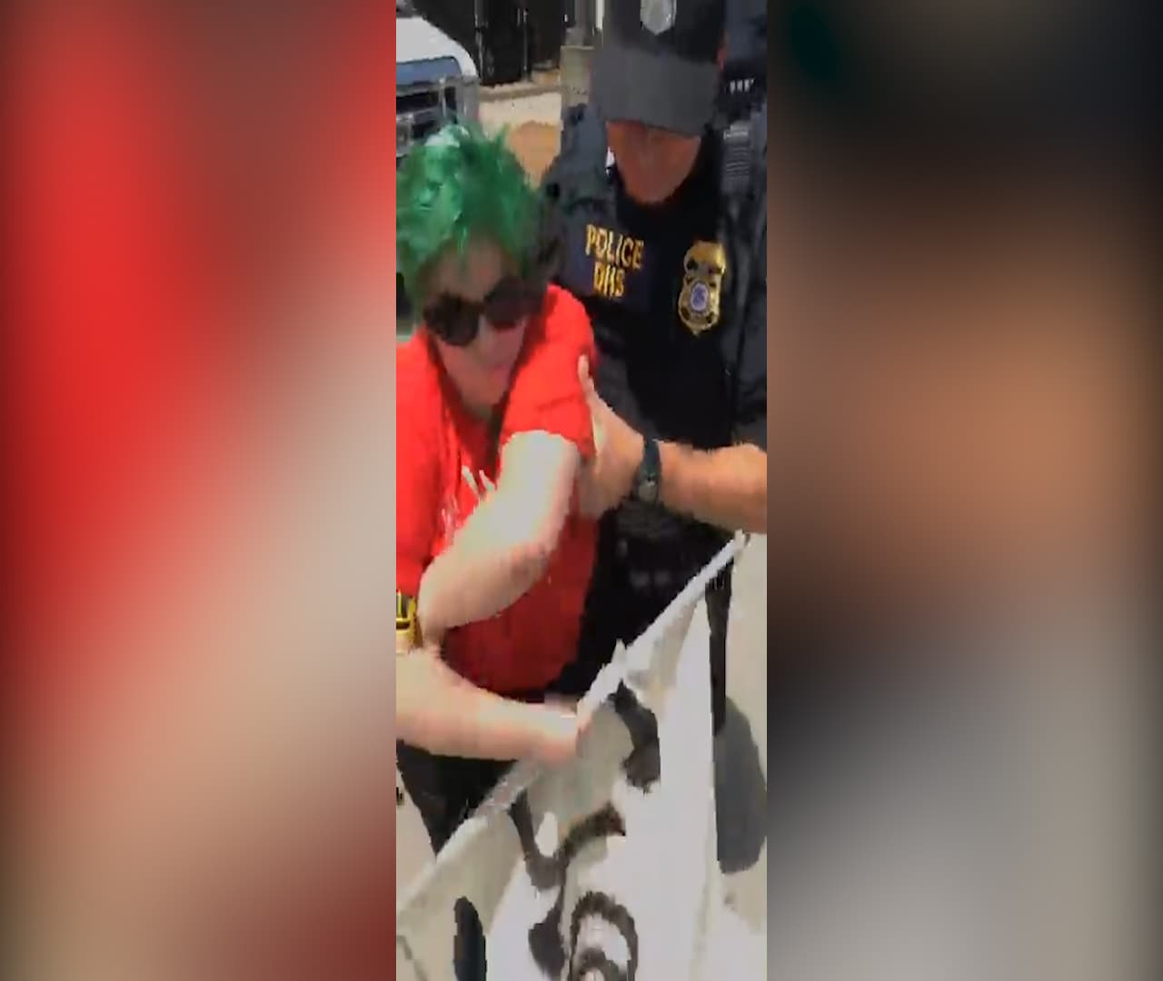 Una protesta este lunes contra el Servicio de Inmigración y Control de Aduanas de los Estados Unidos (ICE) en Atlanta terminó con al menos dos personas arrestadas, según los organizadores de la manifestación.