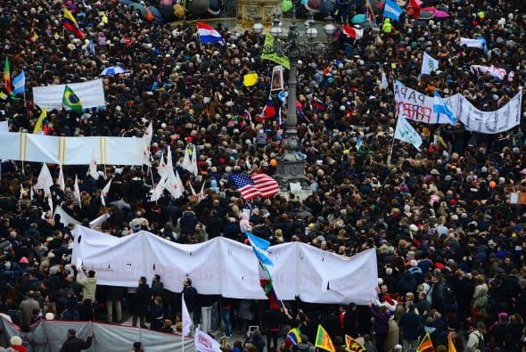 "Él es un padre amoroso que siempre perdona, que tiene ese corazón de misericordia para todos nosotros. Y nosotros también aprendamos a ser misericordiosos con todos", apuntó.