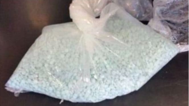 Michael Humphries reportó la detención de cuatro hombres acusados de tráfico de las drogas que iban ocultas en el falso acumulador, arneses y una mochila.