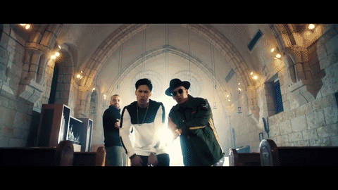 También una chica invidente recibe una linda propuesta de su chico mientras lee en código Braille.