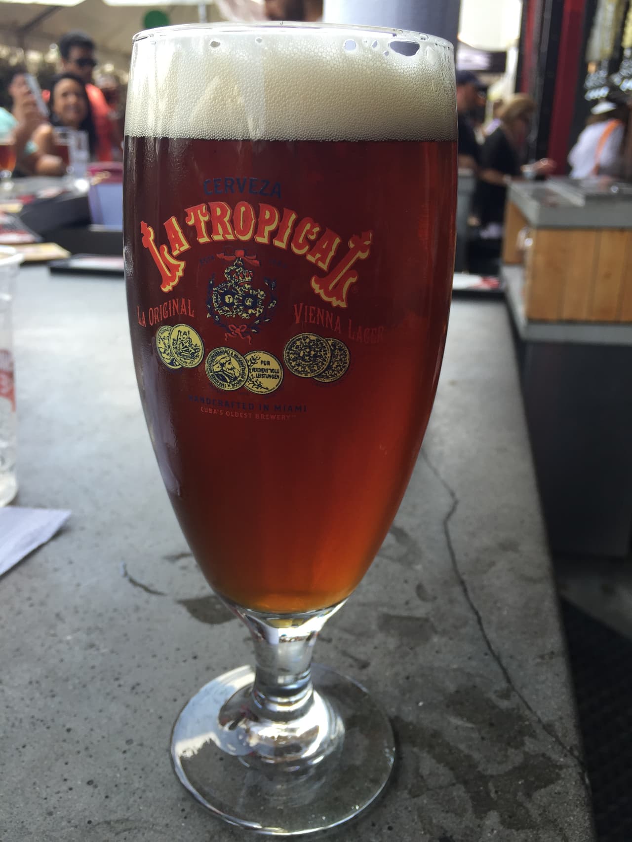 El equipo de La Tropical está enfocado en hacerse un lugar para el relanzamiento de la legendaria cerveza cubana entre los consumidores estadounidenses.