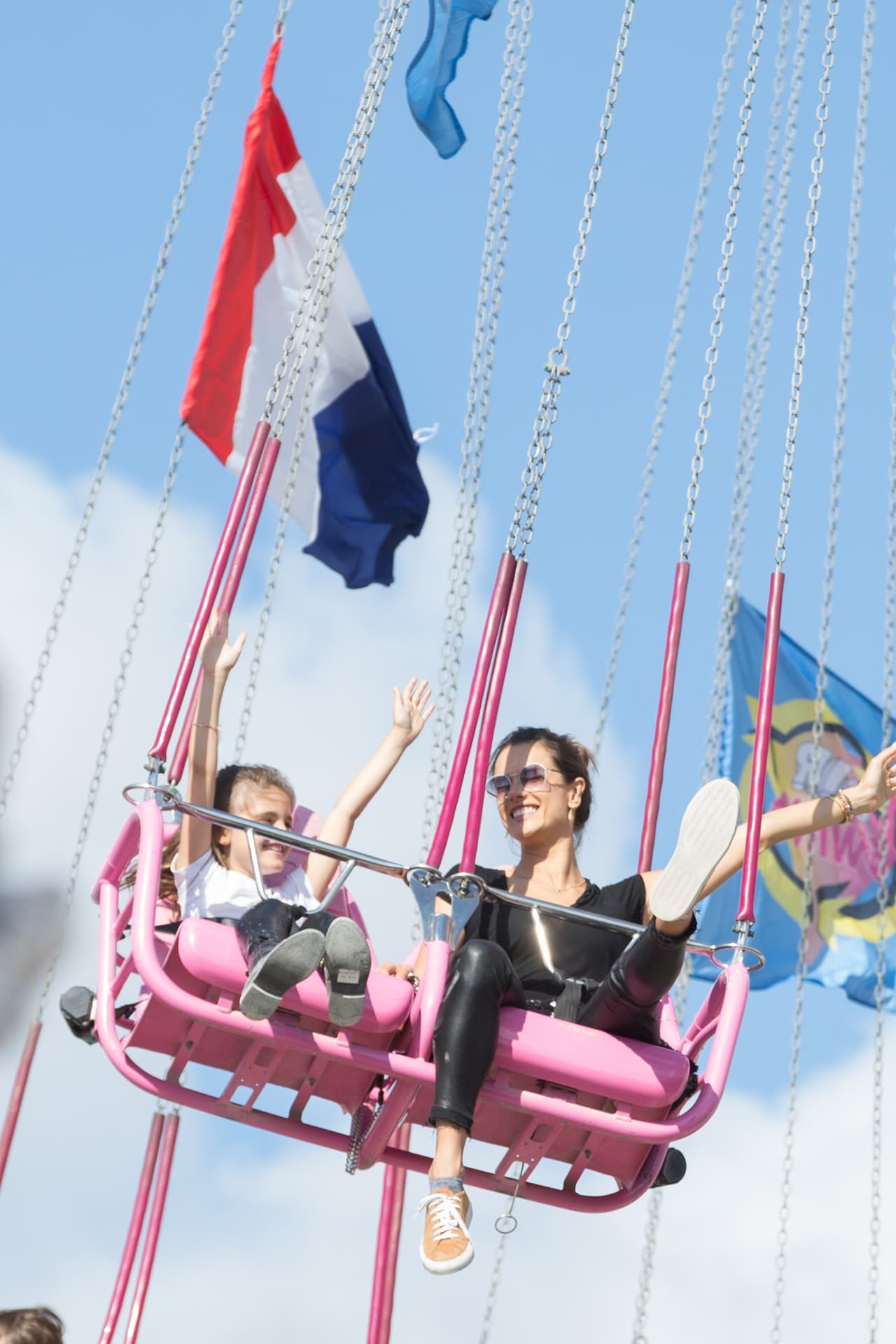 Se subieron a varios juegos, como estas sillas voladoras.