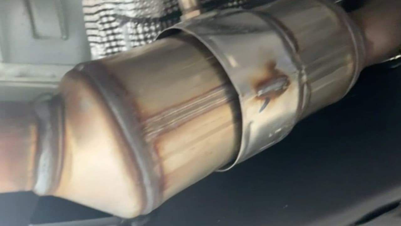 “Las cifras de robos de convertidores catalíticos han aumentado, en el 2020 fueron 1,700 y en el 2021 8,000", indicó la sargento Suárez del Departamento de Policía de Houston.