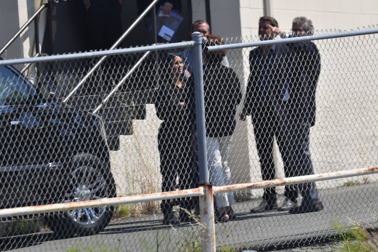 Pero esta vez, las cosas se ponen para más complejas para 
<b><a href="https://www.univision.com/famosos/kanye-west-recuerda-cuando-lo-drogaron-y-esposaron-a-causa-de-su-bipolaridad-fotos">la esposa de Kanye West</a></b>. Mientras se conocen los resultados de las nuevas pruebas de ADN, ella decidió ir a conocer a Kevin Cooper en San Quintín, hasta donde fue a visitarlo (foto).