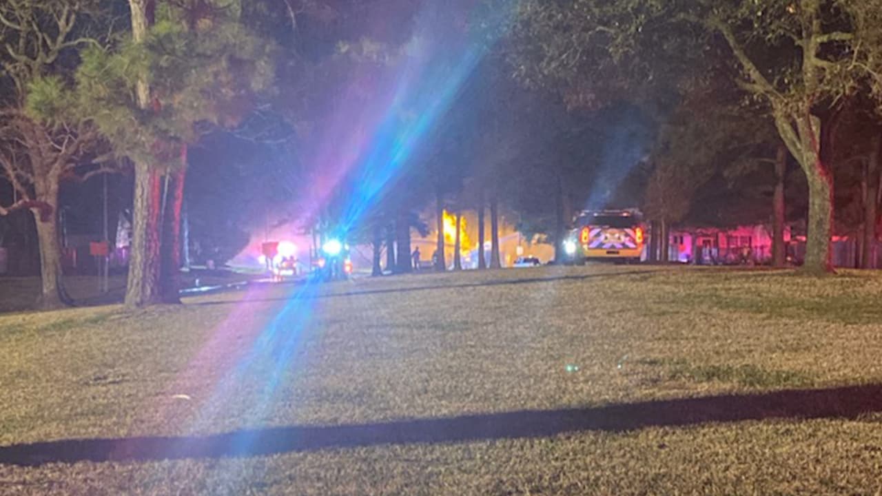 Las autoridades pidieron a los conductores evitar la zona y buscar vías alternas.