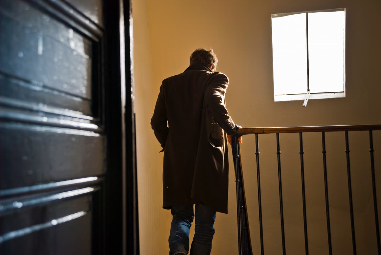 <b>De ser requerido, participar en un programa de tratamiento</b> de salud mental y asumir los costos del programa.