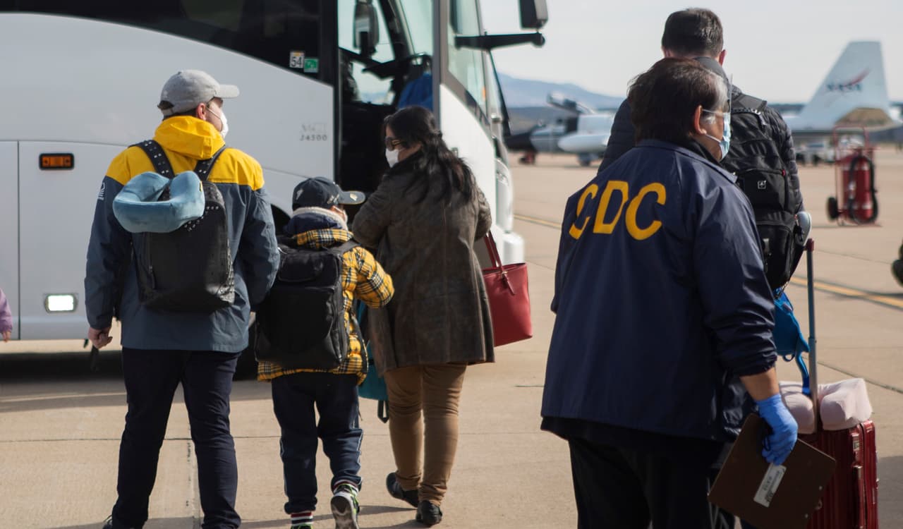 Termina cuarentena en base aérea del norte de California para todos los evacuados de Wuhan