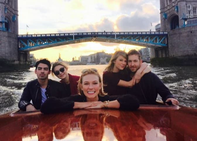 En la red tenían momentos juntos con sus amigos y ella se veía muy sonriente.