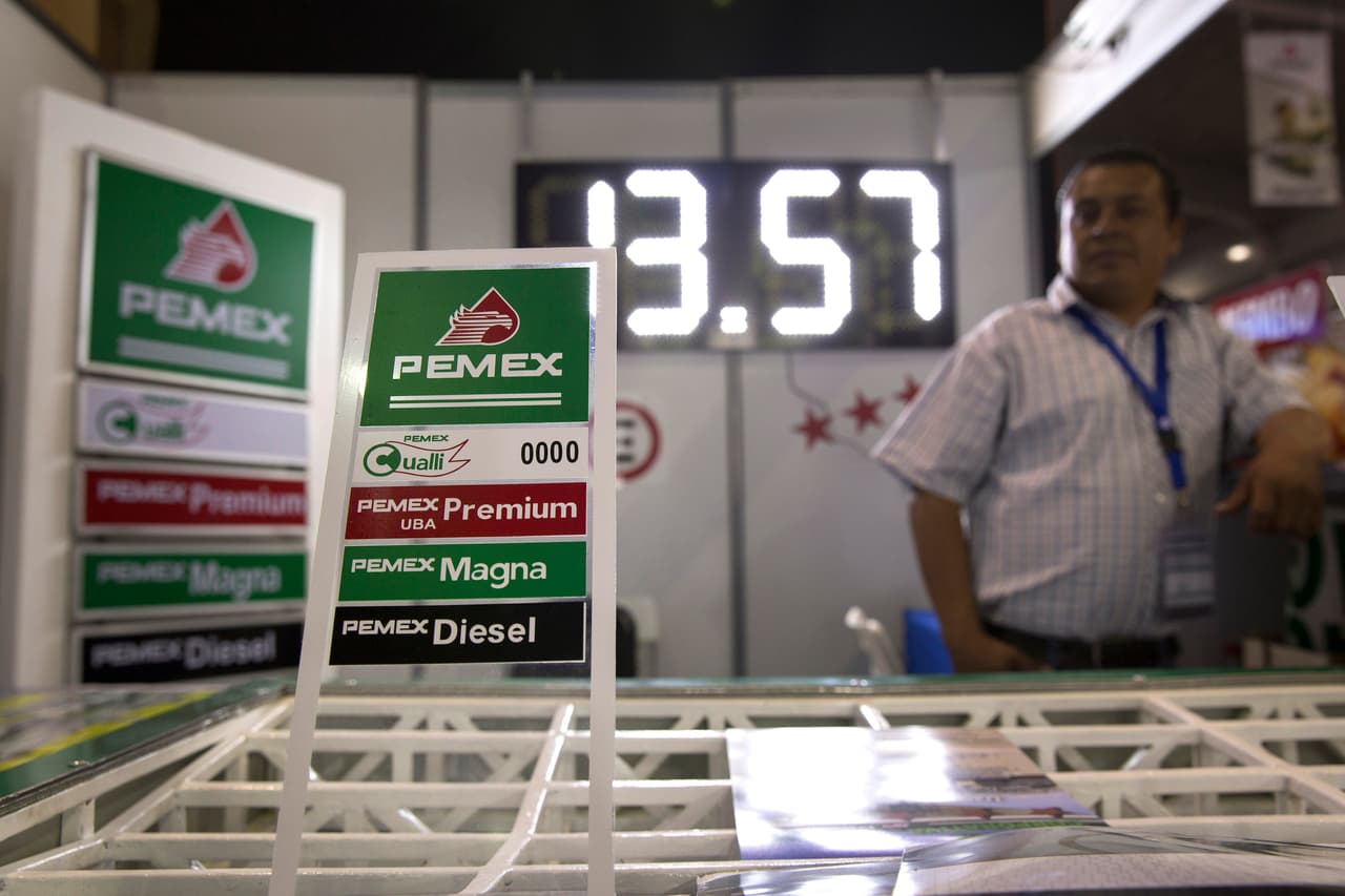 El aumento en los precios de la gasolina aleja a los mexicanos de las promesas de Peña Nieto