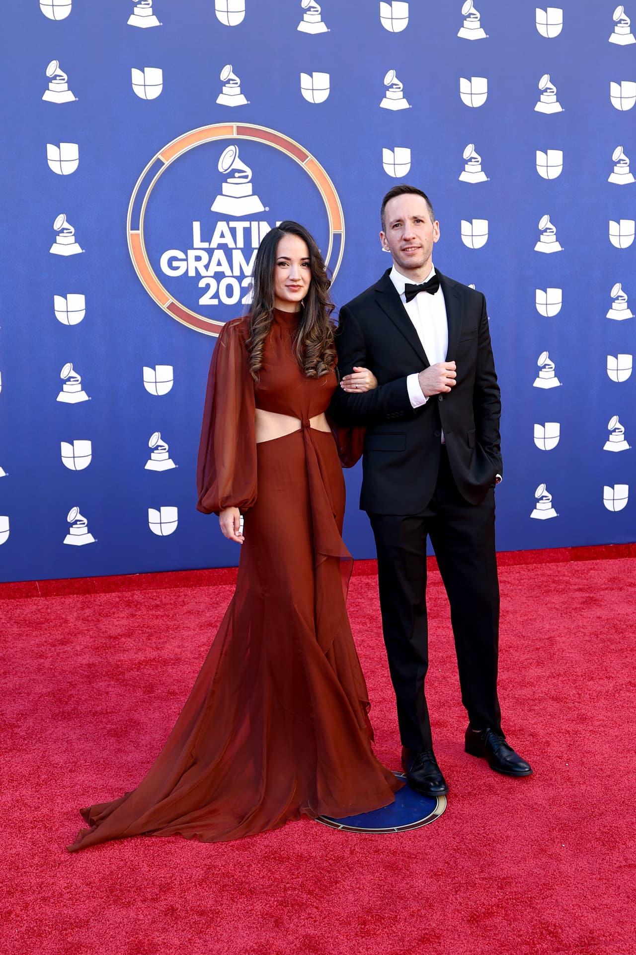 El compositor 
<b>Edy Lan</b> caminó por la glamurosa pasarela de su pareja.