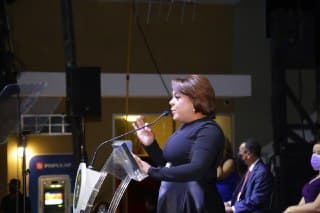 "La Navidad es sinónimo de alegría, de renacer y de nueva vida. Y por eso decidimos iniciar la llegada de la Navidad desde este momento. Para alegrar las noches de nuestros ciudadanos e iniciar la llegada de una de las temporadas que más disfrutamos en Puerto Rico, la Navidad.”, concluyó Irizarry.