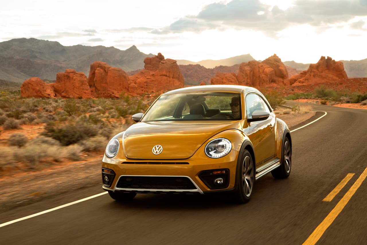 El
<b><a href="https://www.univision.com/noticias/volkswagen/imagenes-del-volkswagen-beetle-dune-2016-fotos" target="_blank">Volkswagen Beetle Dune</a></b> es importante, ya que este nunca recibió la atención que merecía, ya que apareció poco después de estallar el escándalo ‘
<b><a href="https://www.univision.com/noticias/volkswagen/ex-directivo-de-volkswagen-arrestado-en-alemania-en-conexion-al-escandalo-de-los-motores-diesel" target="_blank">dieselgate</a></b>’ que acaparo toda la atención de la prensa y el público en general.
<br>