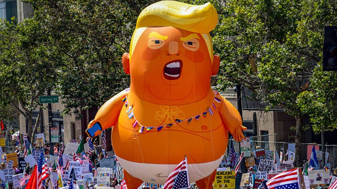Activistas en Florida Central llaman a protestar con disfraces inflables en No Kings 2.0