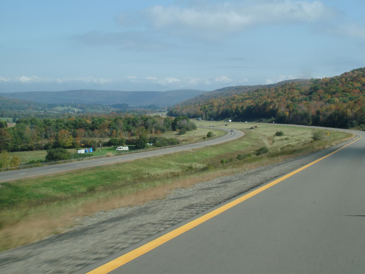 <b>Allegany County</b>
<br>Allegany se sumó a la lista de condados que dijeron que cooperarán con autoridades de inmigración. "Si usted viene a mis instalaciones y ha hecho algo ilegal, es mi obligación reportarlo a las autoridades apropiadas, ya sea que sea ciudadano o no," dijo Robert L. Christman, el secretario del Condado de Allegany.