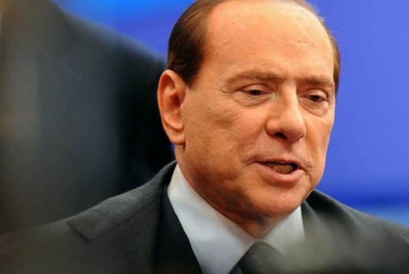 21. SILVIO BERLUSCONI Y FAMILIA- El Primer Ministro de Italia además de tener presencia política, también se ha convertido en uno de los más ricos de su nación gracias a participación en medios de comunicación, además es propietario del equipo de futbol A.C. Milan.