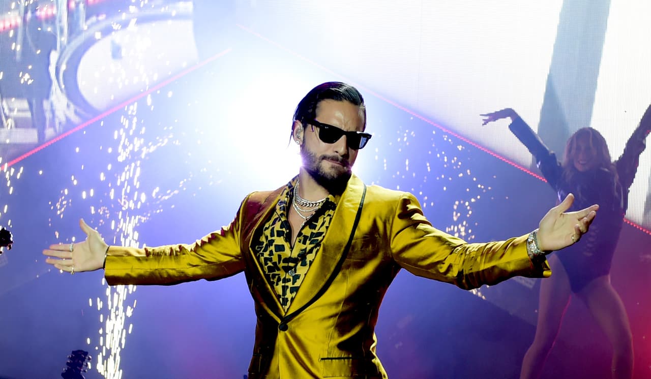 En el 2017, 
<b><a href="https://www.univision.com/entretenimiento/maluma-confiesa-que-esta-artista-mexicana-fue-su-crush">Maluma</a></b> y 
<b><a href="https://www.univision.com/shows/primer-impacto/selena-gomez-vuelve-a-la-pantalla-grande-con-una-pelicula-de-dibujos-animados-video">Selena Gómez </a></b>comenzaron a seguirse en las redes sociales y el joven cantautor colombiano, 
<b>nominado en 17 ocasiones a Premios Juventud</b>, expresó su deseo de grabar un dúo con ella.