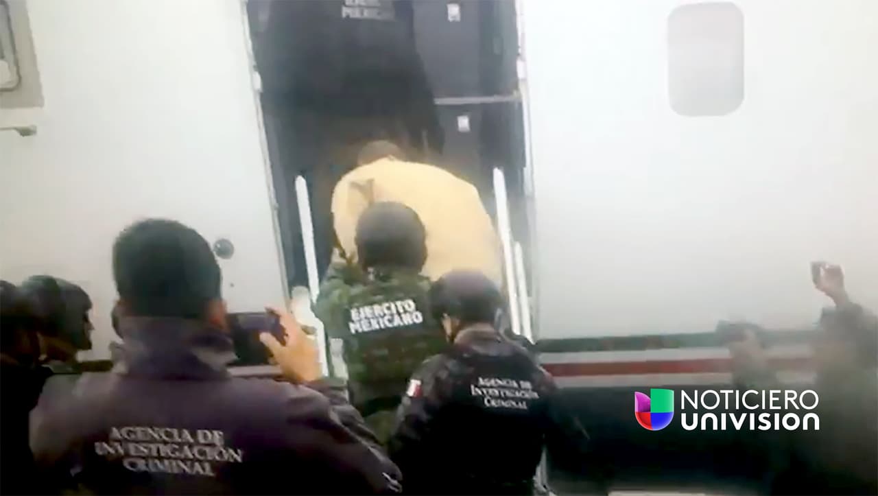 Este es el último momento cuando las autoridades mexicanas tienen control de Joaquín Guzmán antes de entregarlo a sus contrapartes estadounidenses.