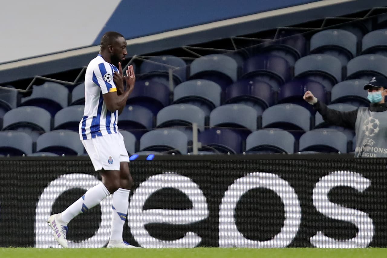 El mexicano fue protagonista en la goleada del conjunto portugués en la tercera fecha de la competición. Marega (4’), Oliveira (28’) y Díaz (69’) marcaron los tantos del encuentro. En la J4 se volverán a enfrentar ambos equipos en Francia.