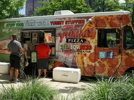 Los camiones de comida están abiertos y funcionado bajo las medidas de prevención de los CDC.